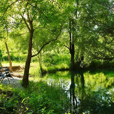 度假居 Trebizat Oasis *