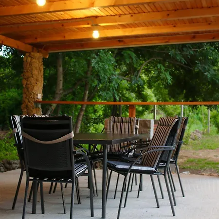 別荘 Trebizat Oasis